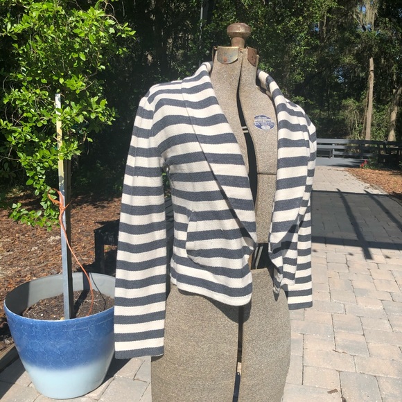 Loft Adorable Jacket - Picture 2 of 5